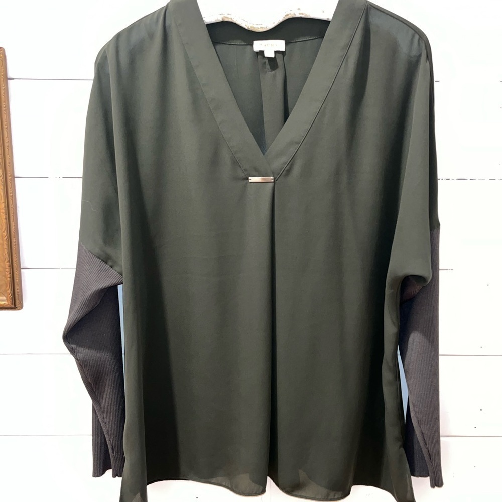 LAURA NWOT V-Neck Blouse with Metal Bar Detail – Dark Green (Size 16) - Picture 3 of 10